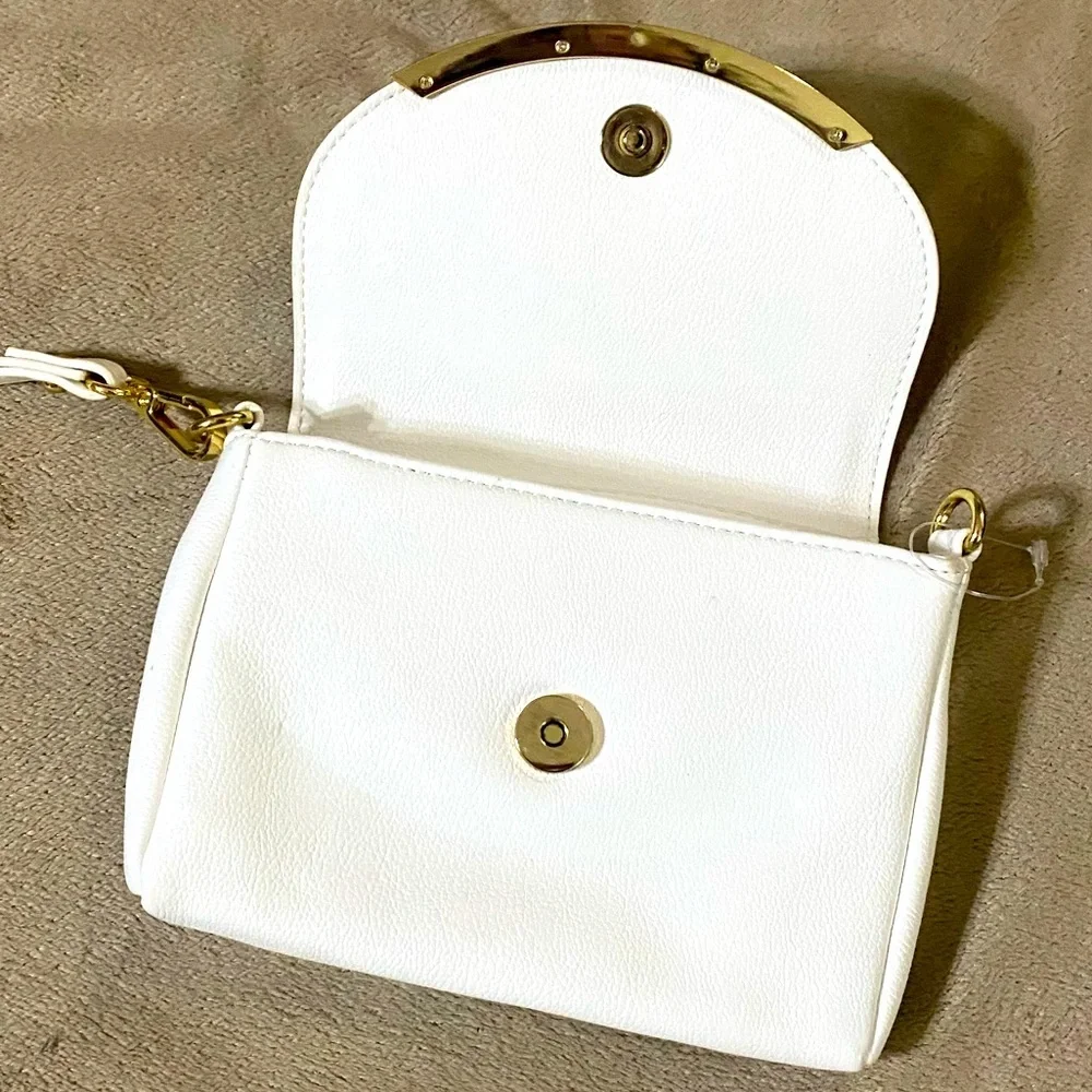 White Clutch/Wristlet NEW